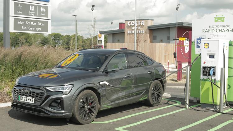 AUDI Q8 E-TRON SPORTBACK Black Edition