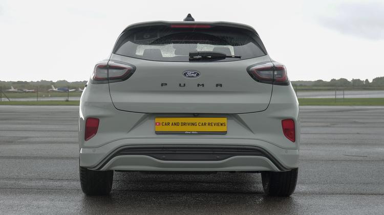 FORD PUMA HATCHBACK Titanium