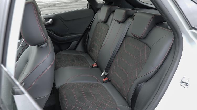 FORD PUMA HATCHBACK Titanium