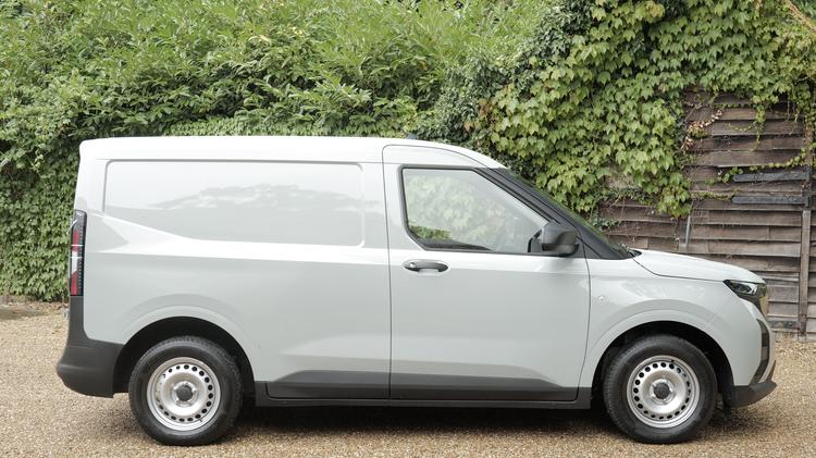 FORD TRANSIT COURIER 