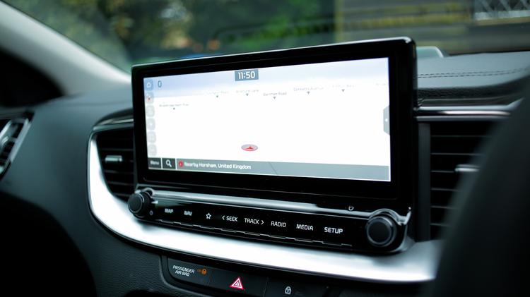 KIA XCEED HATCHBACK 3