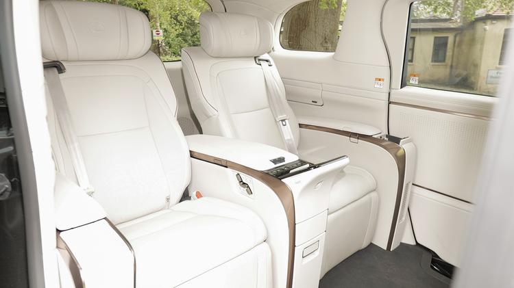 LEXUS LM ESTATE Standard