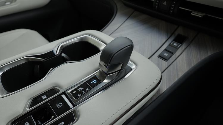 LEXUS LM ESTATE Standard