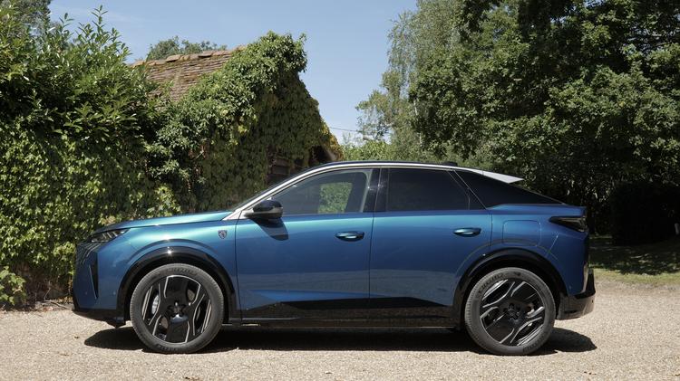 PEUGEOT E-3008 ELECTRIC SUV GT