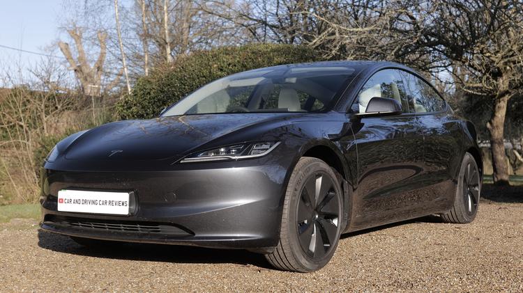 TESLA MODEL 3 Standard