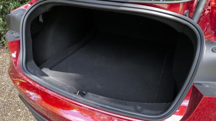 TESLA MODEL 3 Performance