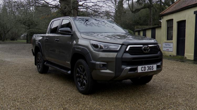 TOYOTA HILUX Invincible X AT35 D/Cab Pick Up 2.8 D-4D Auto