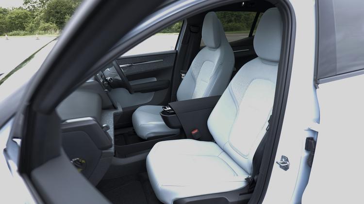 VOLVO EX30 SUV Plus