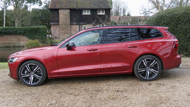 VOLVO V60 SPORTSWAGON Plus