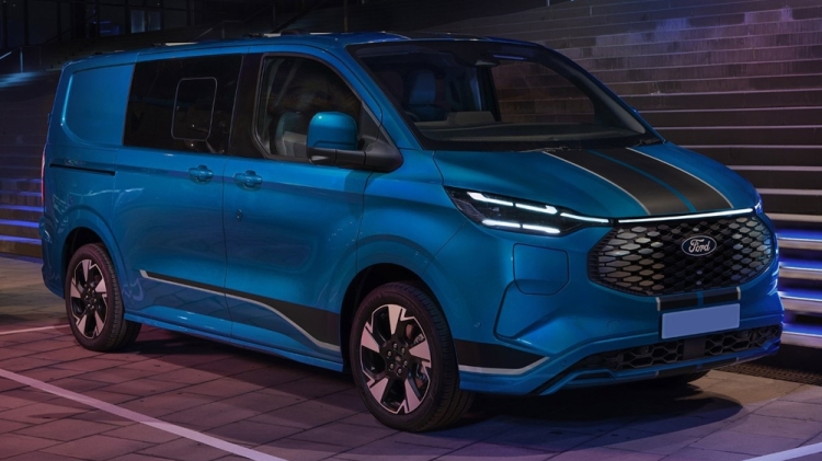 FORD TRANSIT CUSTOM 320 L2 FWD