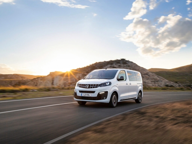 vauxhall vivaro life lease